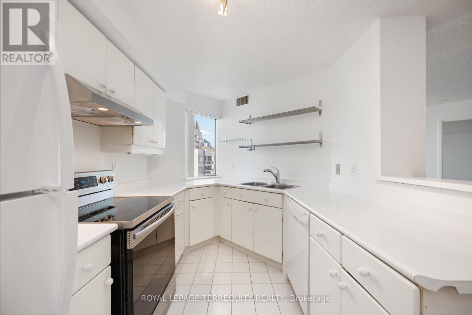 2213 - 10 Yonge Street, Toronto, Ontario  M5E 1R4 - Photo 12 - C12629520