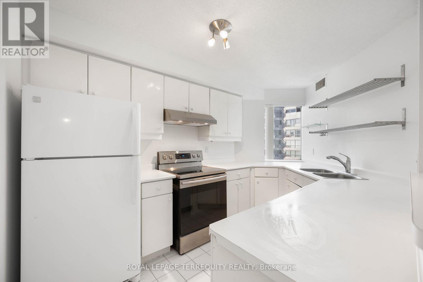 2213 - 10 Yonge Street, Toronto, Ontario  M5E 1R4 - Photo 13 - C12629520