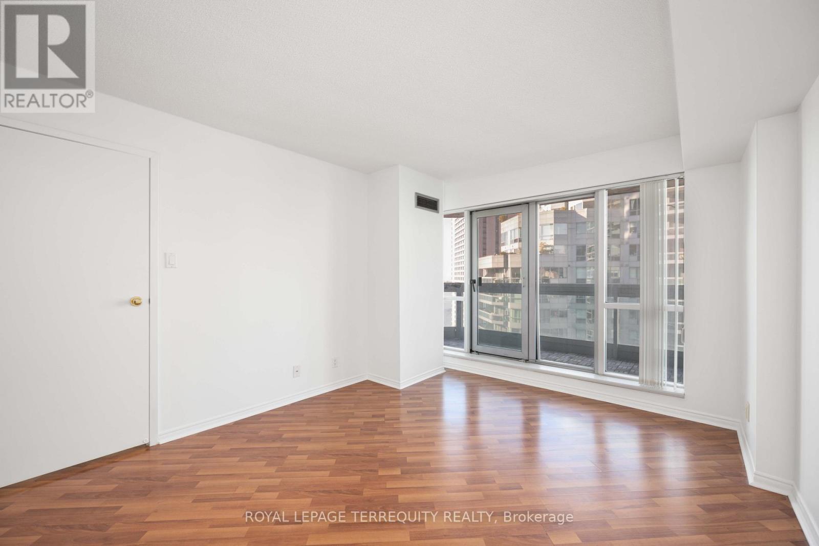 2213 - 10 Yonge Street, Toronto, Ontario  M5E 1R4 - Photo 17 - C12629520