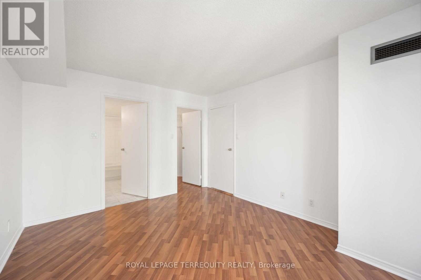 2213 - 10 Yonge Street, Toronto, Ontario  M5E 1R4 - Photo 19 - C12629520