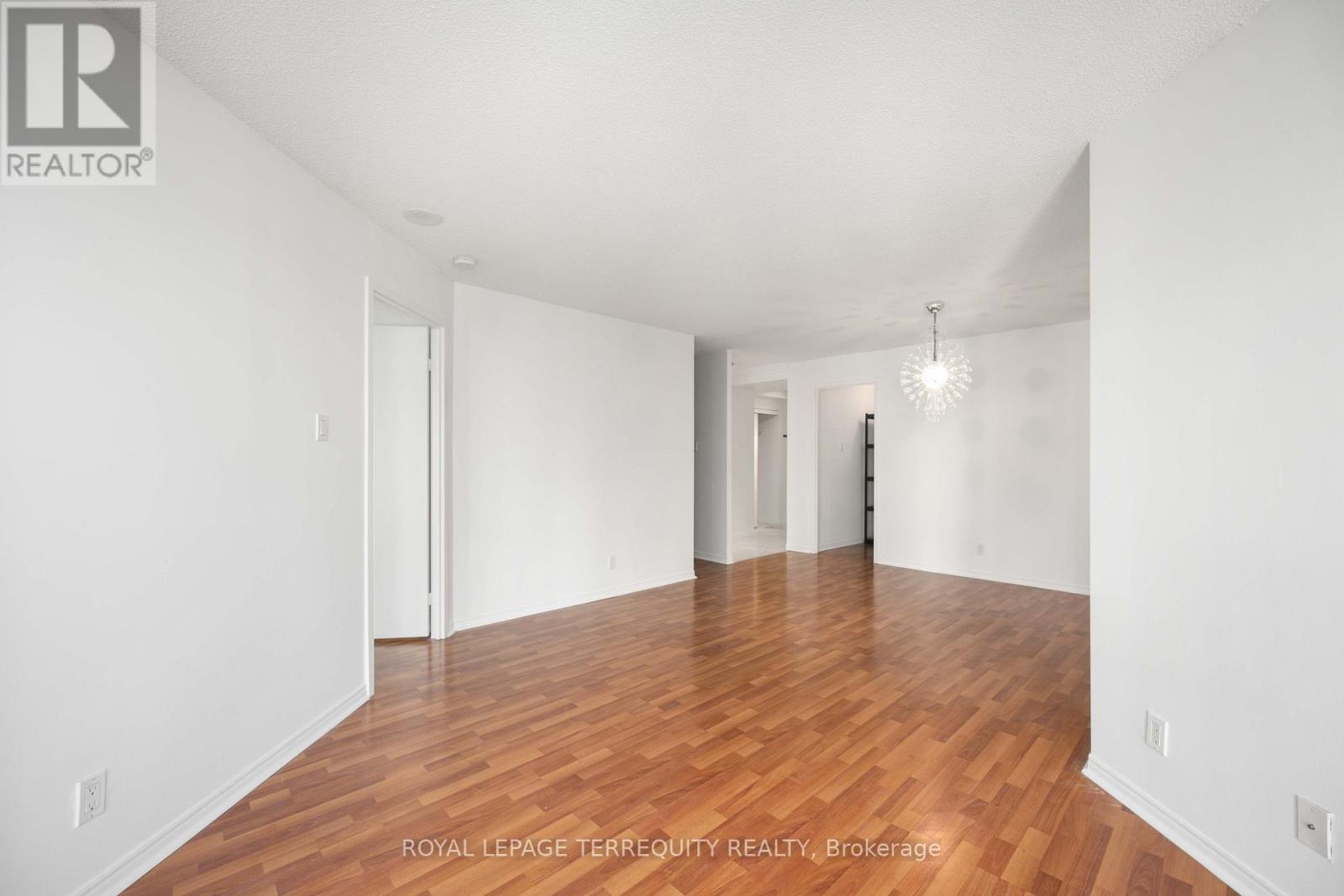 2213 - 10 Yonge Street, Toronto, Ontario  M5E 1R4 - Photo 2 - C12629520