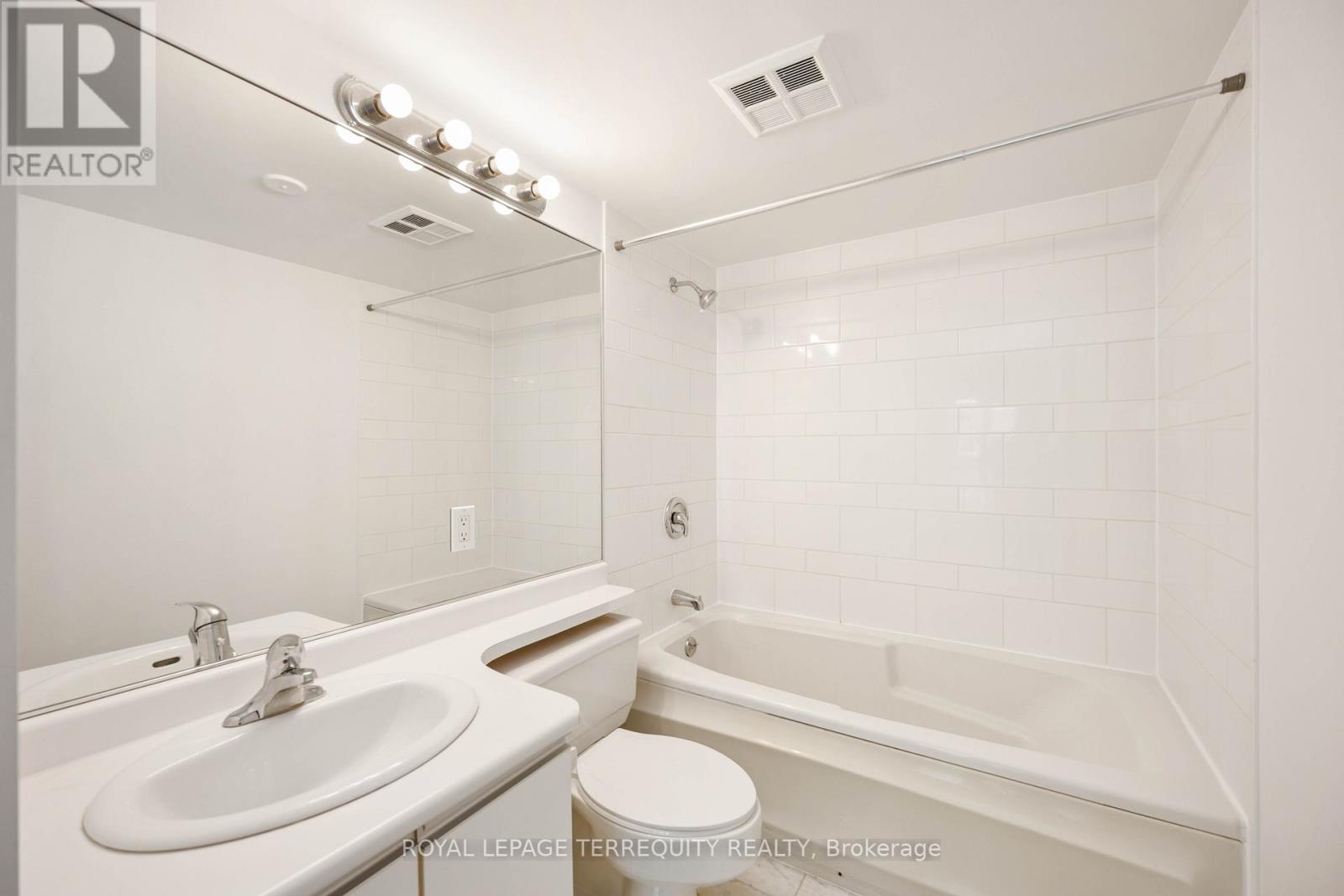 2213 - 10 Yonge Street, Toronto, Ontario  M5E 1R4 - Photo 23 - C12629520