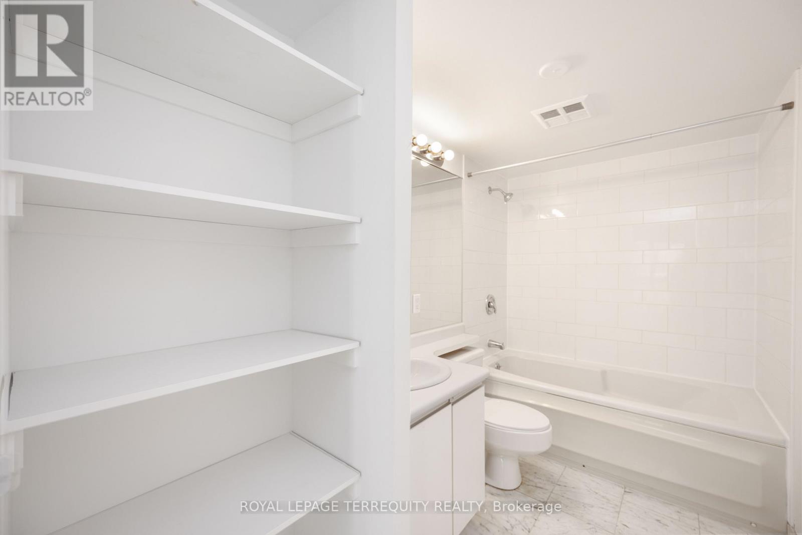 2213 - 10 Yonge Street, Toronto, Ontario  M5E 1R4 - Photo 24 - C12629520