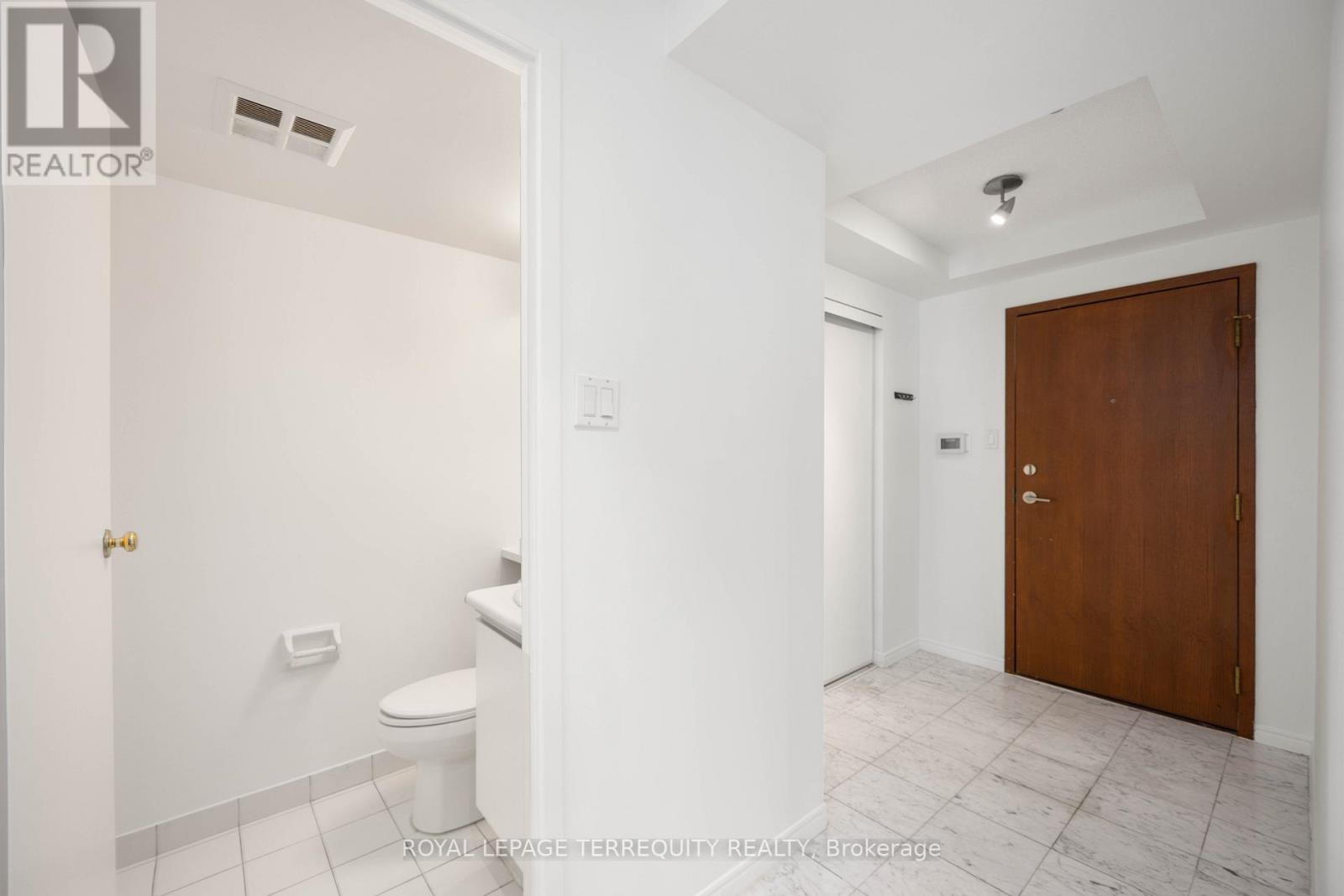 2213 - 10 Yonge Street, Toronto, Ontario  M5E 1R4 - Photo 25 - C12629520