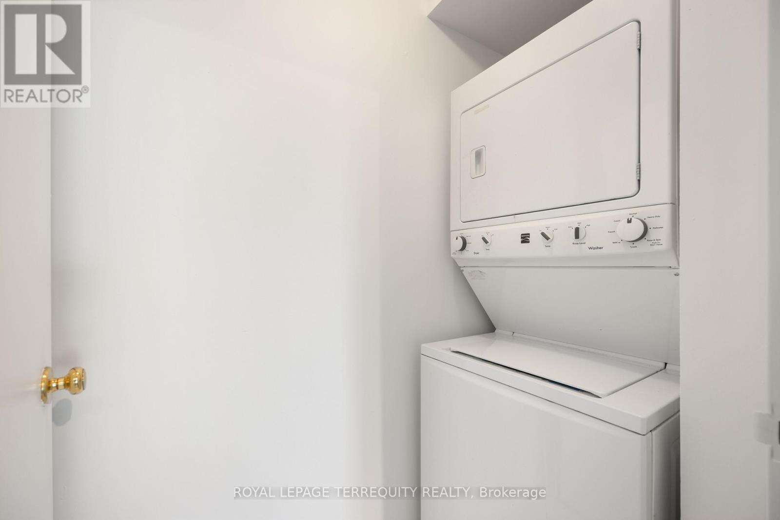 2213 - 10 Yonge Street, Toronto, Ontario  M5E 1R4 - Photo 28 - C12629520