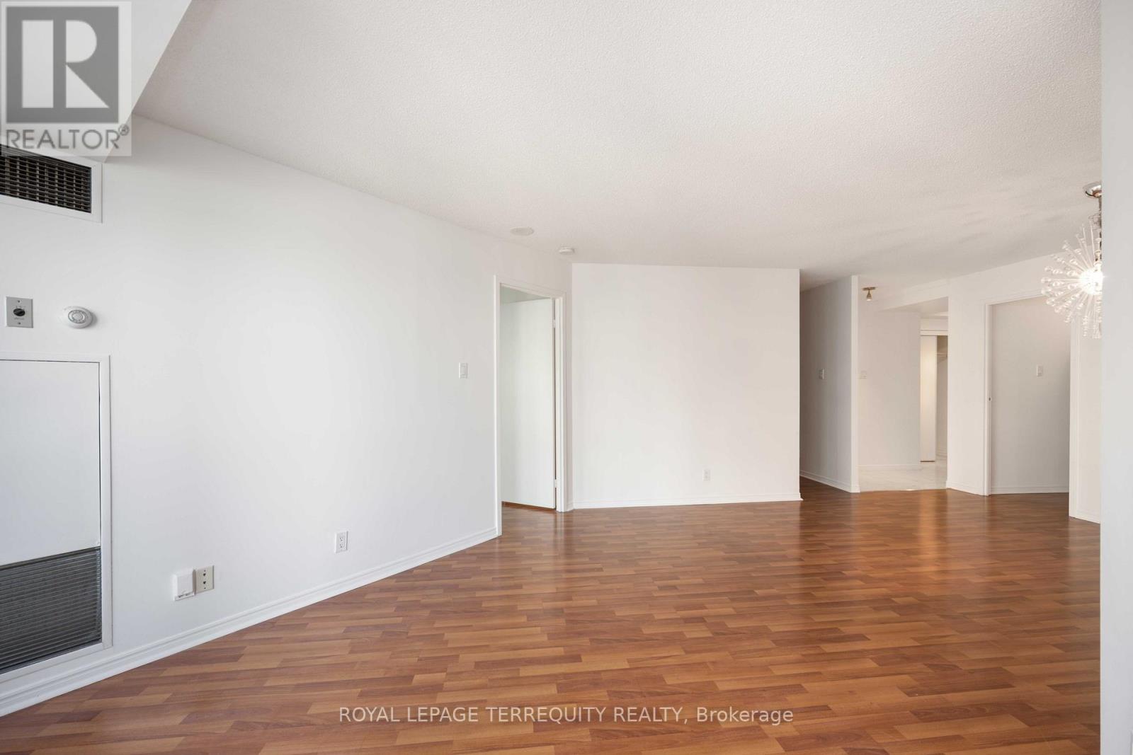 2213 - 10 Yonge Street, Toronto, Ontario  M5E 1R4 - Photo 4 - C12629520