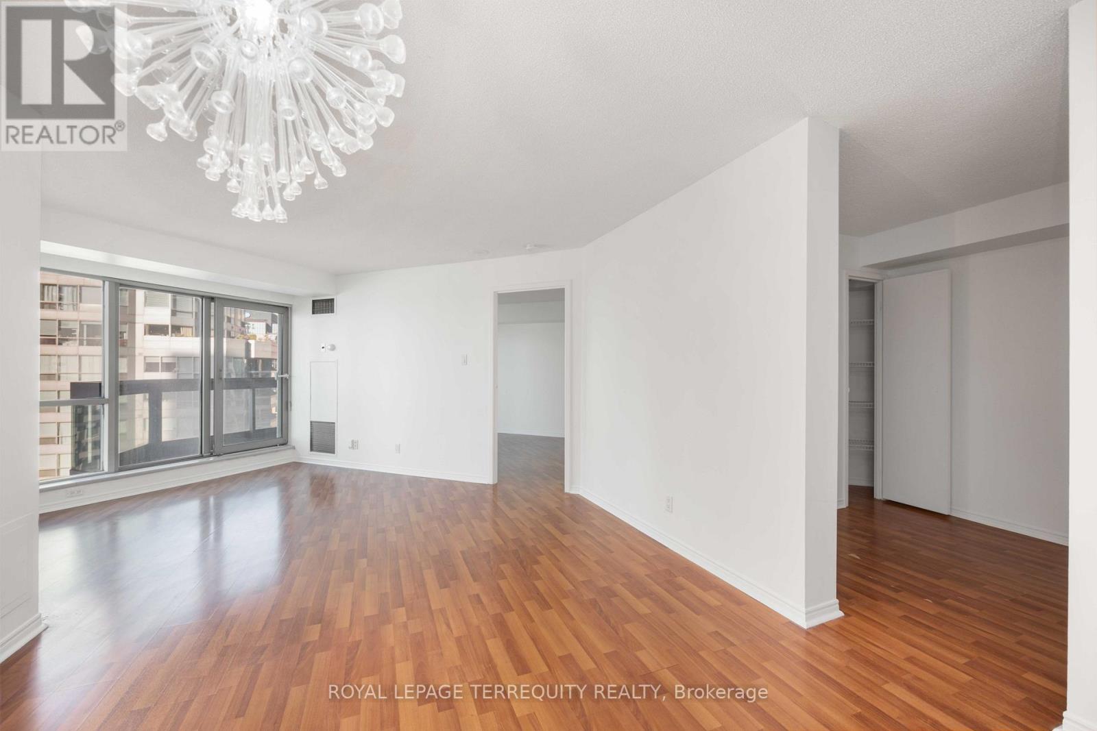 2213 - 10 Yonge Street, Toronto, Ontario  M5E 1R4 - Photo 9 - C12629520