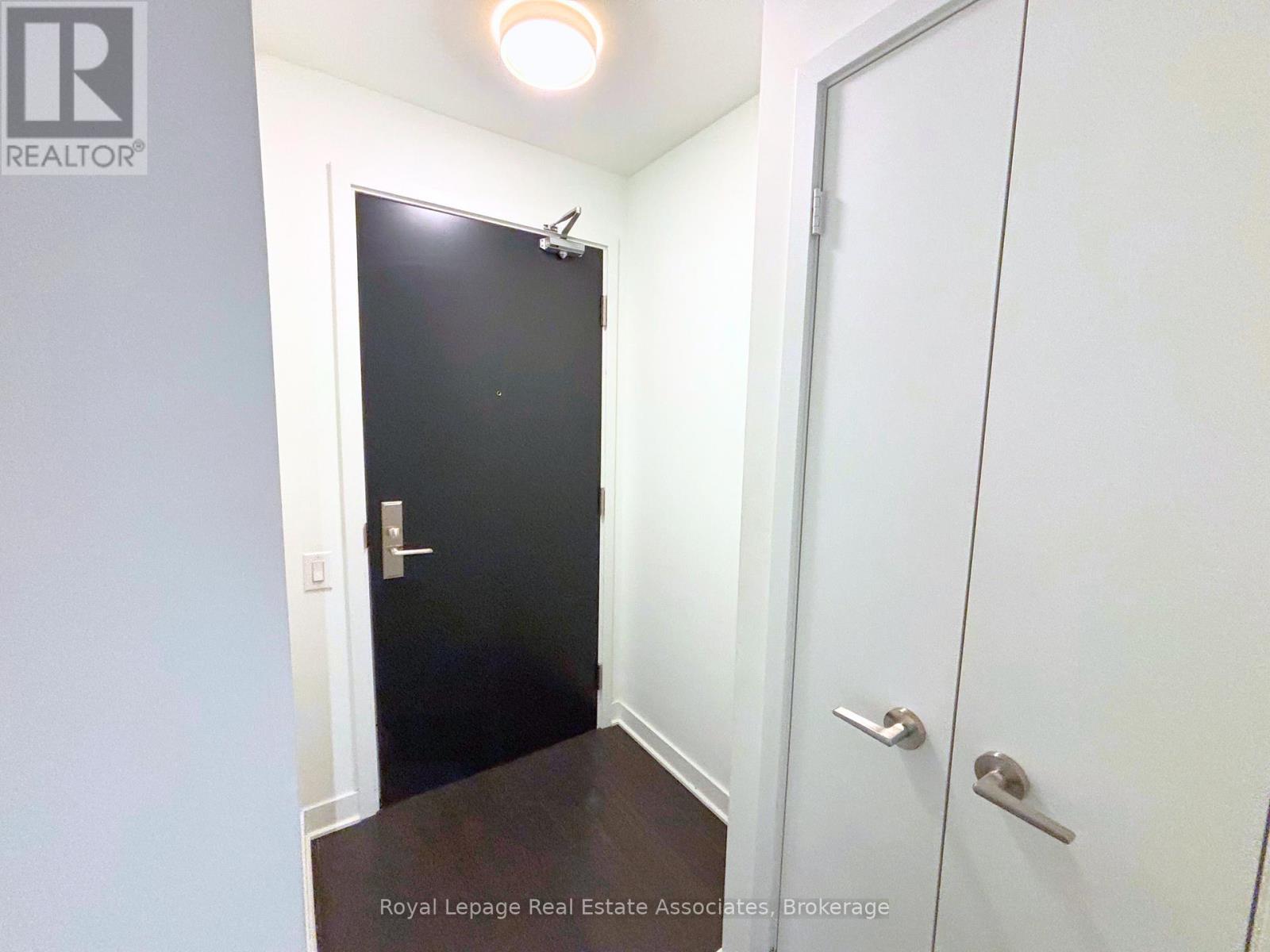 2612 - 290 Adelaide Street W, Toronto, Ontario  M5V 0P3 - Photo 6 - C12629548