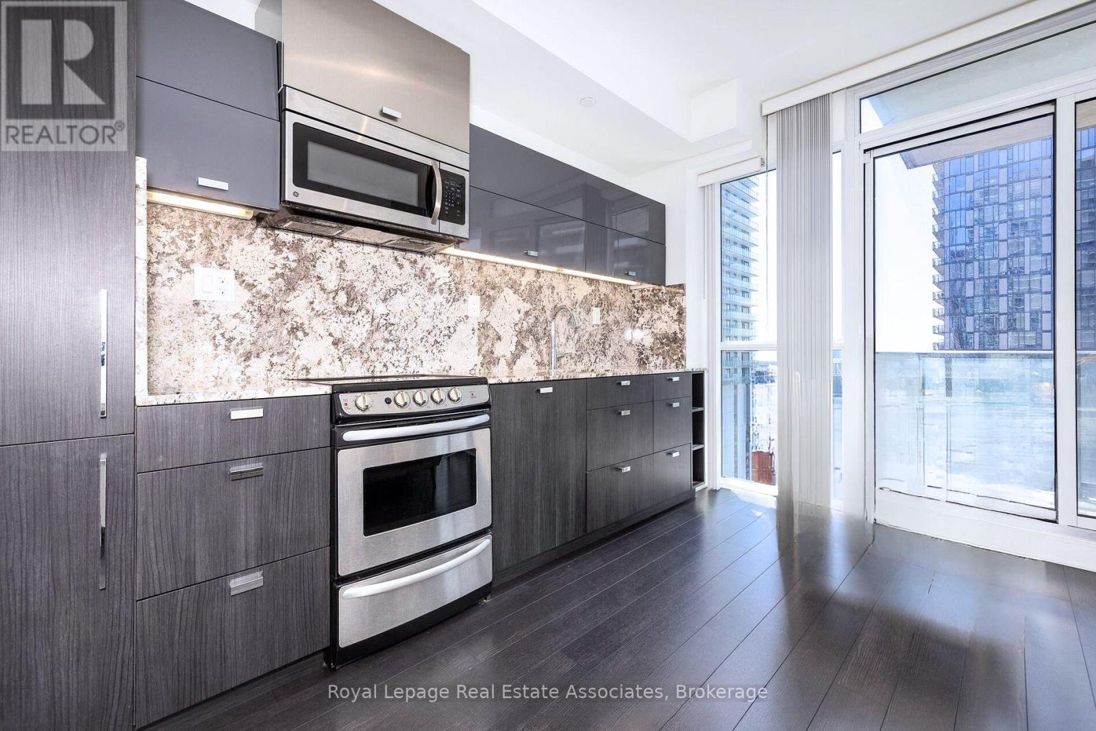 2612 - 290 Adelaide Street W, Toronto, Ontario  M5V 0P3 - Photo 8 - C12629548