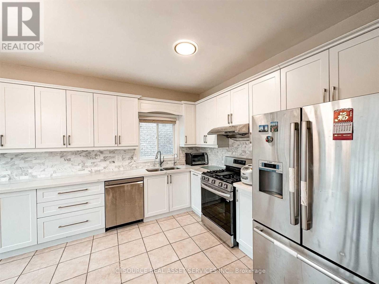 53 Westchester Crescent, Markham, Ontario  L6C 2X6 - Photo 10 - N12614818