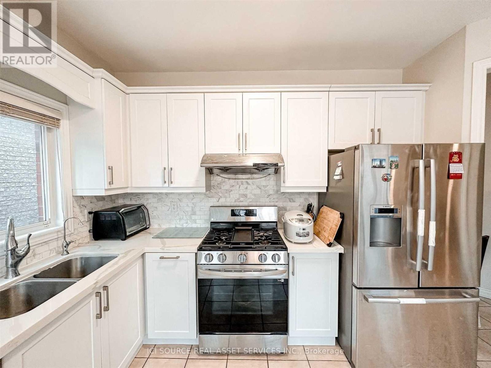 53 Westchester Crescent, Markham, Ontario  L6C 2X6 - Photo 12 - N12614818