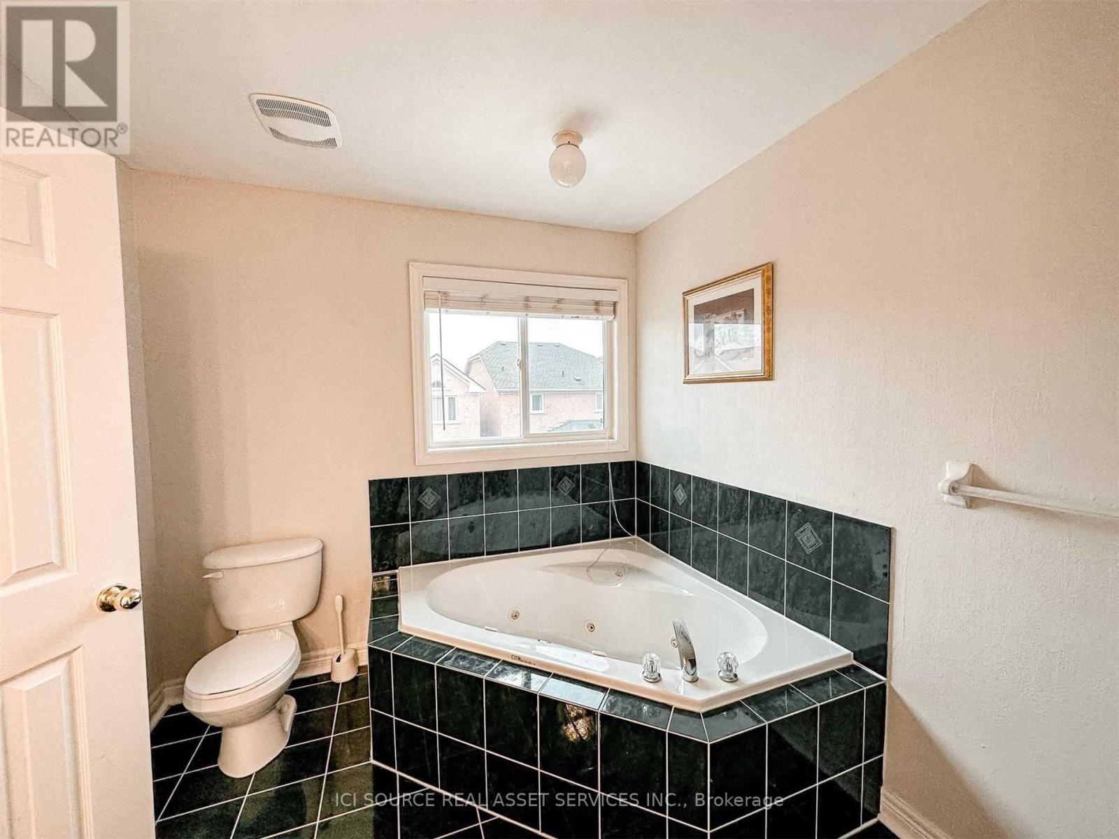 53 Westchester Crescent, Markham, Ontario  L6C 2X6 - Photo 22 - N12614818