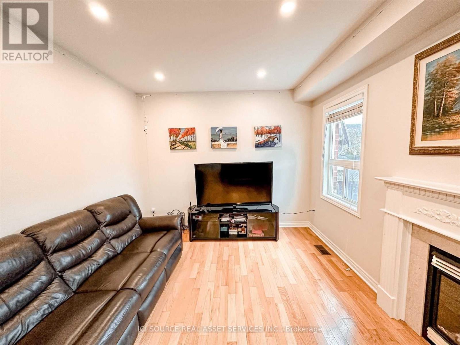 53 Westchester Crescent, Markham, Ontario  L6C 2X6 - Photo 6 - N12614818