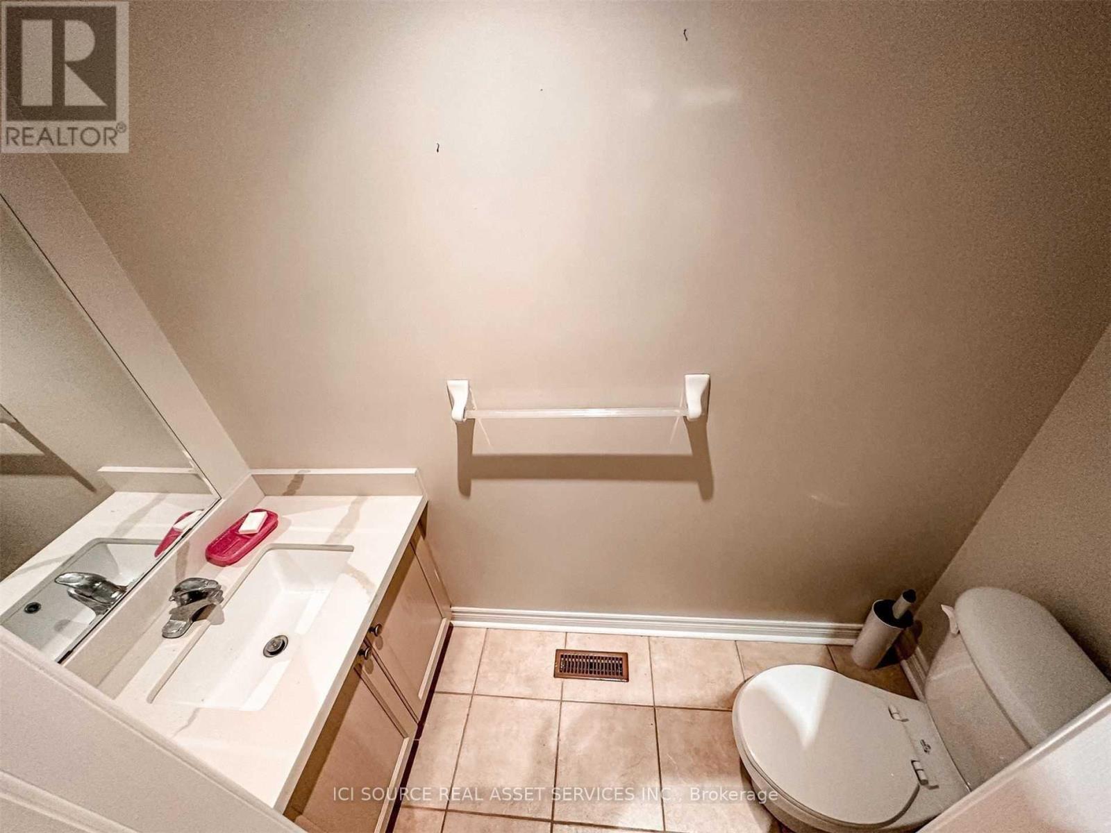 53 Westchester Crescent, Markham, Ontario  L6C 2X6 - Photo 8 - N12614818