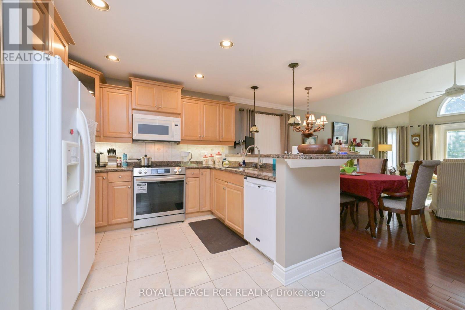 11 Montebello Terrace, New Tecumseth, Ontario  L9R 2H4 - Photo 6 - N12629436