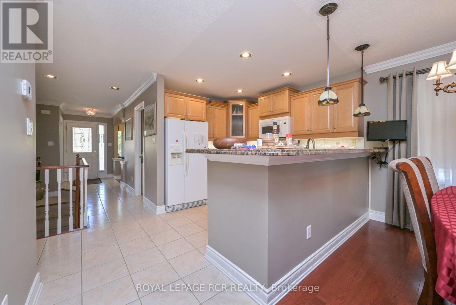 11 Montebello Terrace, New Tecumseth, Ontario  L9R 2H4 - Photo 8 - N12629436