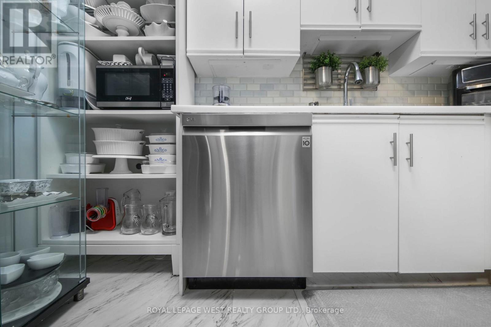 805 - 326 Major Mackenzie Drive E, Richmond Hill, Ontario  L4C 8T4 - Photo 8 - N12629440