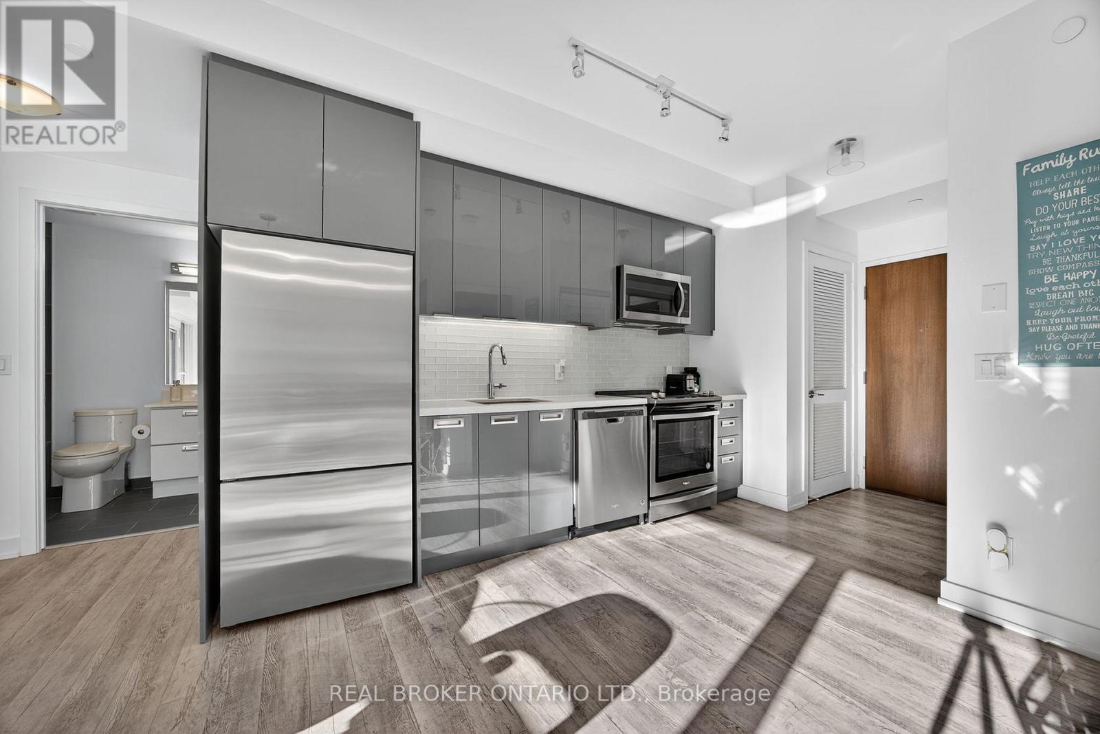 D233 - 333 Sea Ray Avenue, Innisfil, Ontario  L9S 0J4 - Photo 2 - N12629458