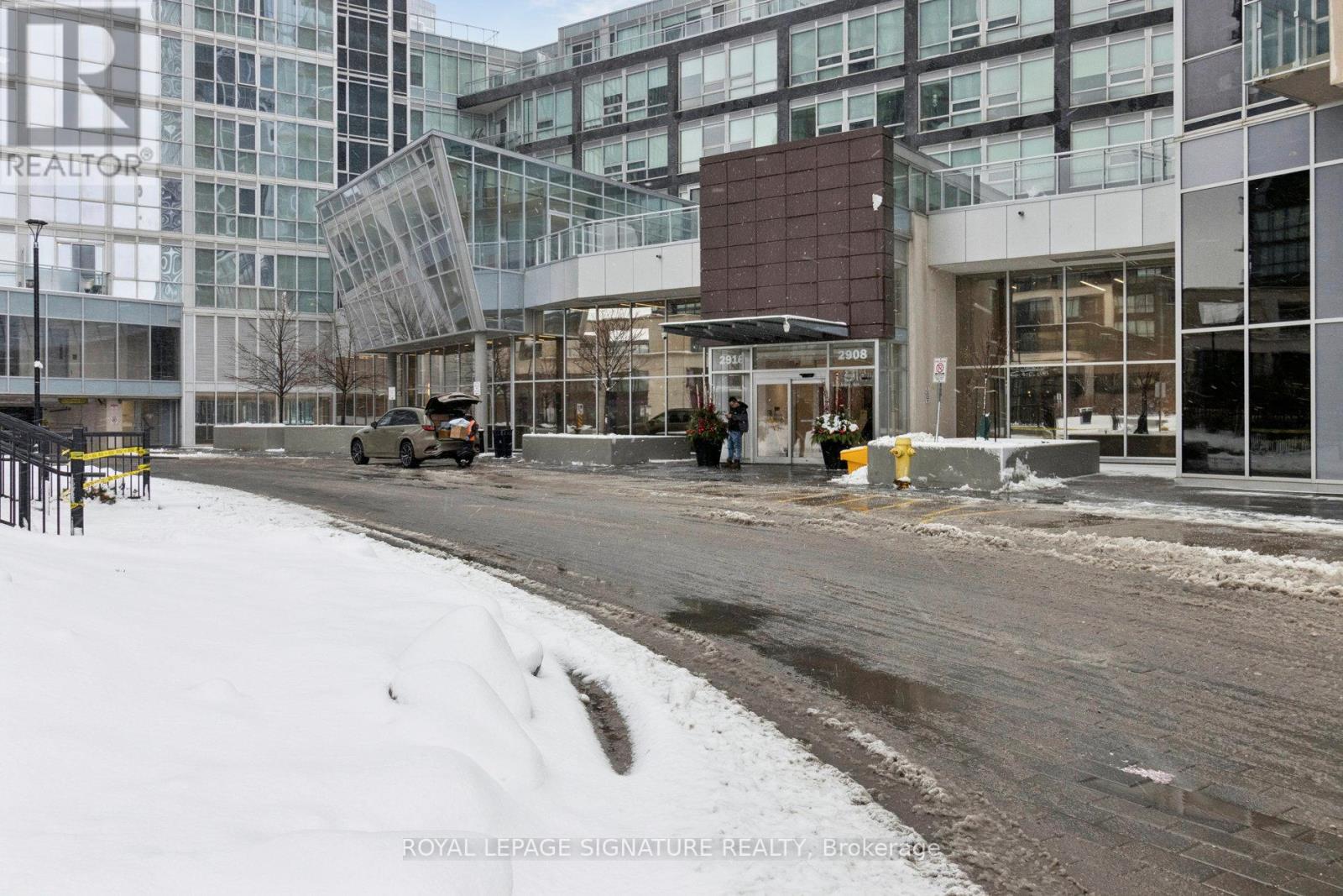 525 - 2908 Hwy 7, Vaughan, Ontario  L4K 0K5 - Photo 2 - N12629474