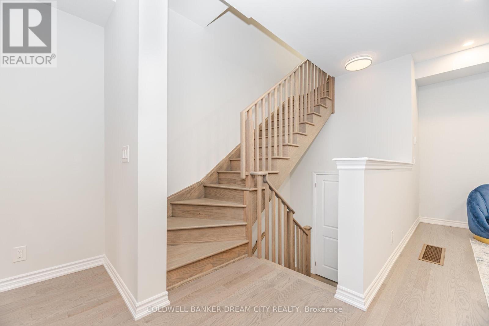 40 Herman Gilroy Lane, Markham, Ontario  L6C 3L7 - Photo 6 - N12629492