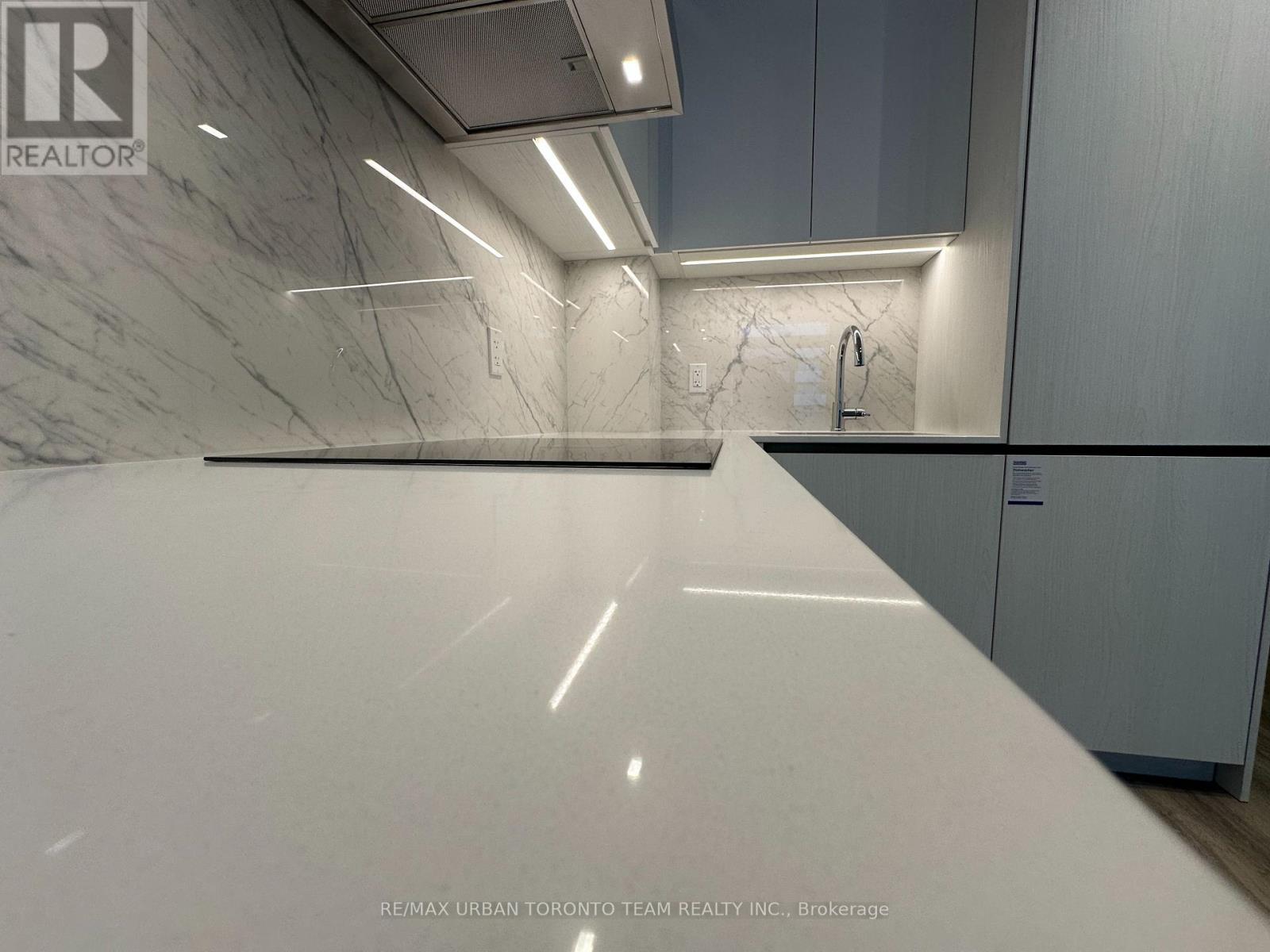 4215 - 8 Interchange Way, Vaughan, Ontario  L4K 5Z7 - Photo 12 - N12629498