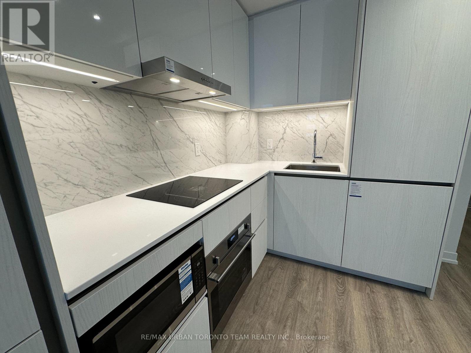 4215 - 8 Interchange Way, Vaughan, Ontario  L4K 5Z7 - Photo 13 - N12629498