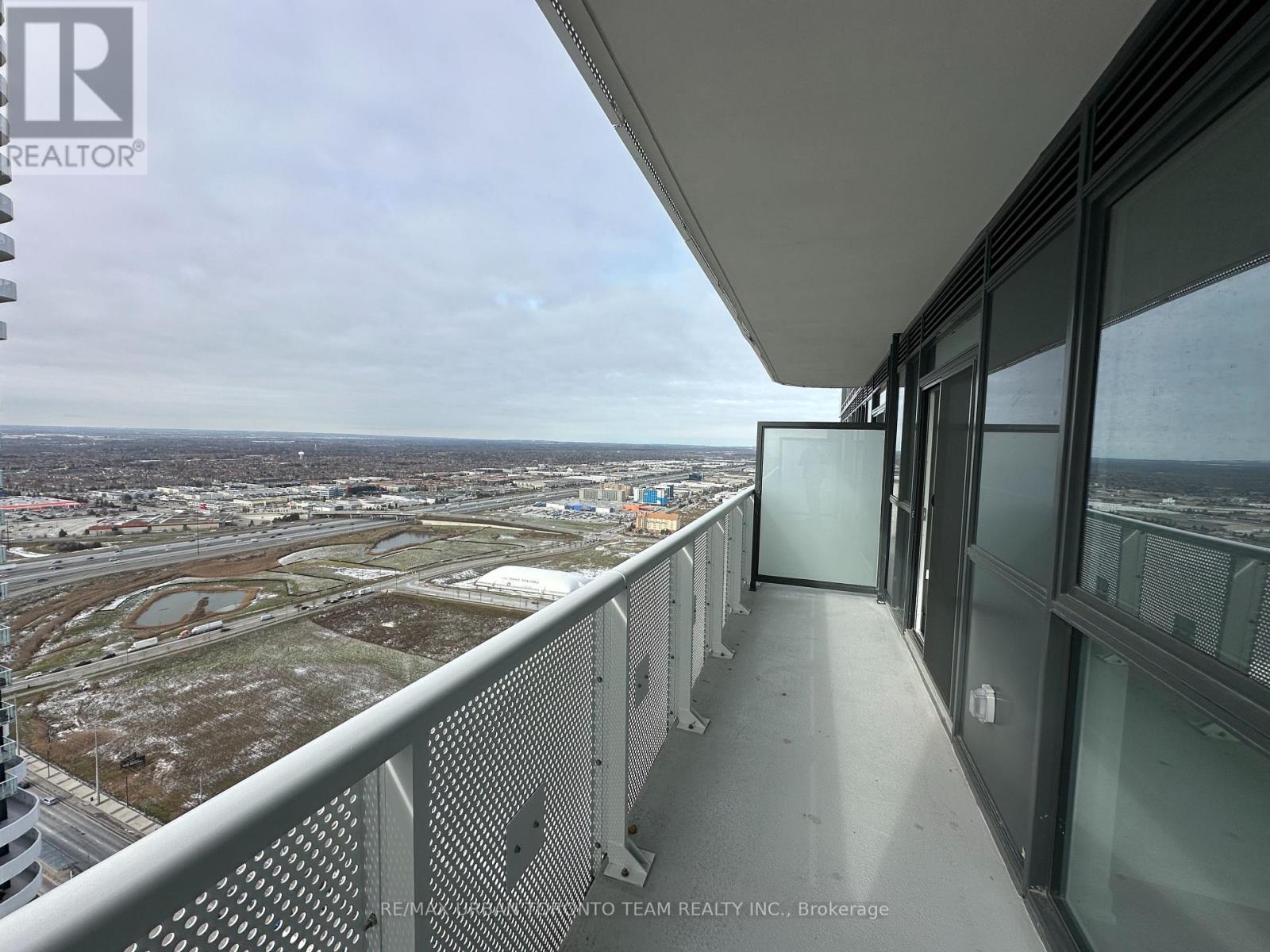 4215 - 8 Interchange Way, Vaughan, Ontario  L4K 5Z7 - Photo 5 - N12629498