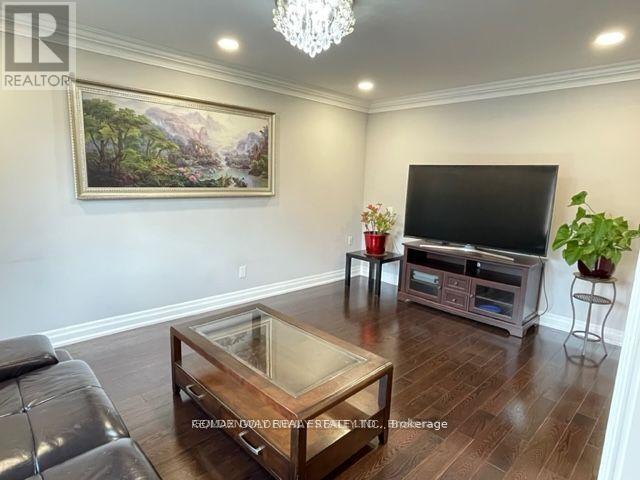 2 Edinburgh Drive, Richmond Hill, Ontario  L4B 1W4 - Photo 11 - N12629526