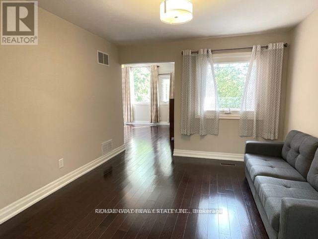 2 Edinburgh Drive, Richmond Hill, Ontario  L4B 1W4 - Photo 18 - N12629526