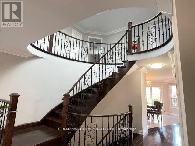 2 Edinburgh Drive, Richmond Hill, Ontario  L4B 1W4 - Photo 6 - N12629526