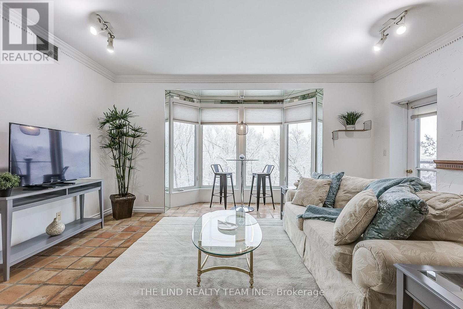 301 - 21 George Street, Aurora, Ontario  L4G 2S1 - Photo 14 - N12629540