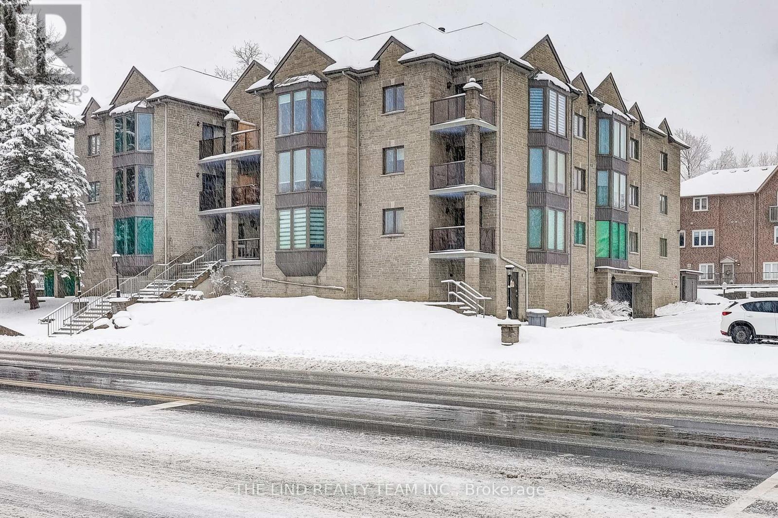 301 - 21 George Street, Aurora, Ontario  L4G 2S1 - Photo 2 - N12629540