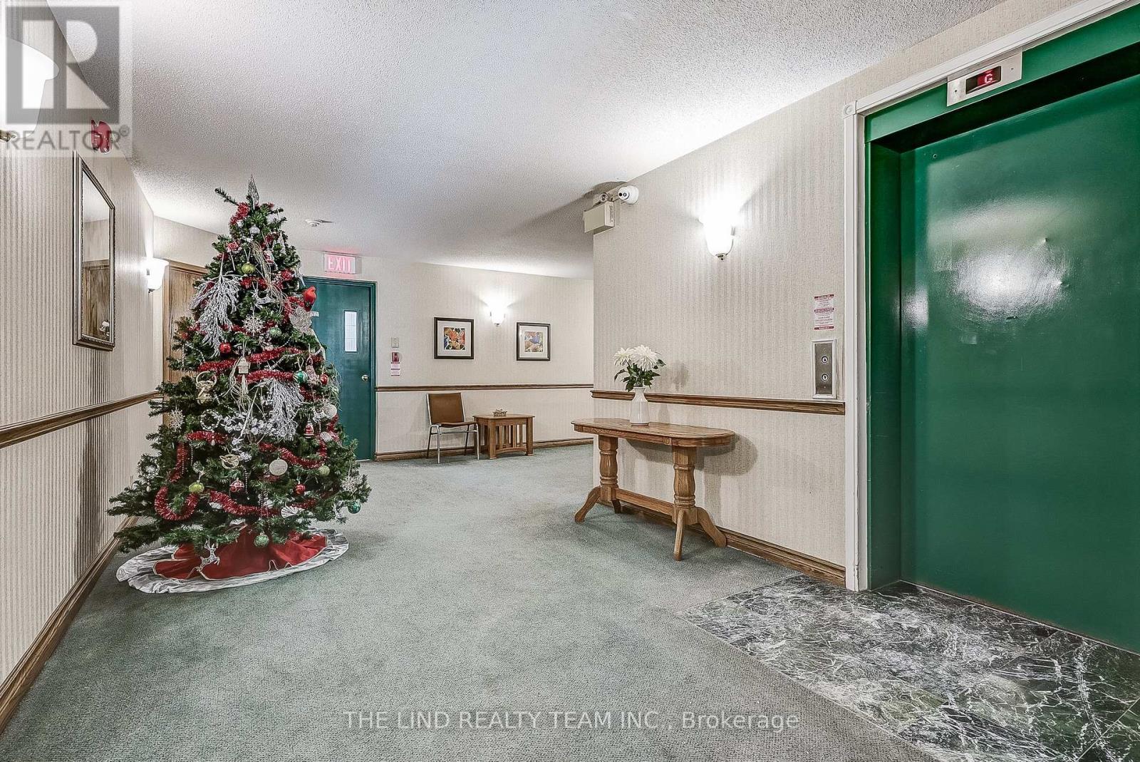 301 - 21 George Street, Aurora, Ontario  L4G 2S1 - Photo 3 - N12629540