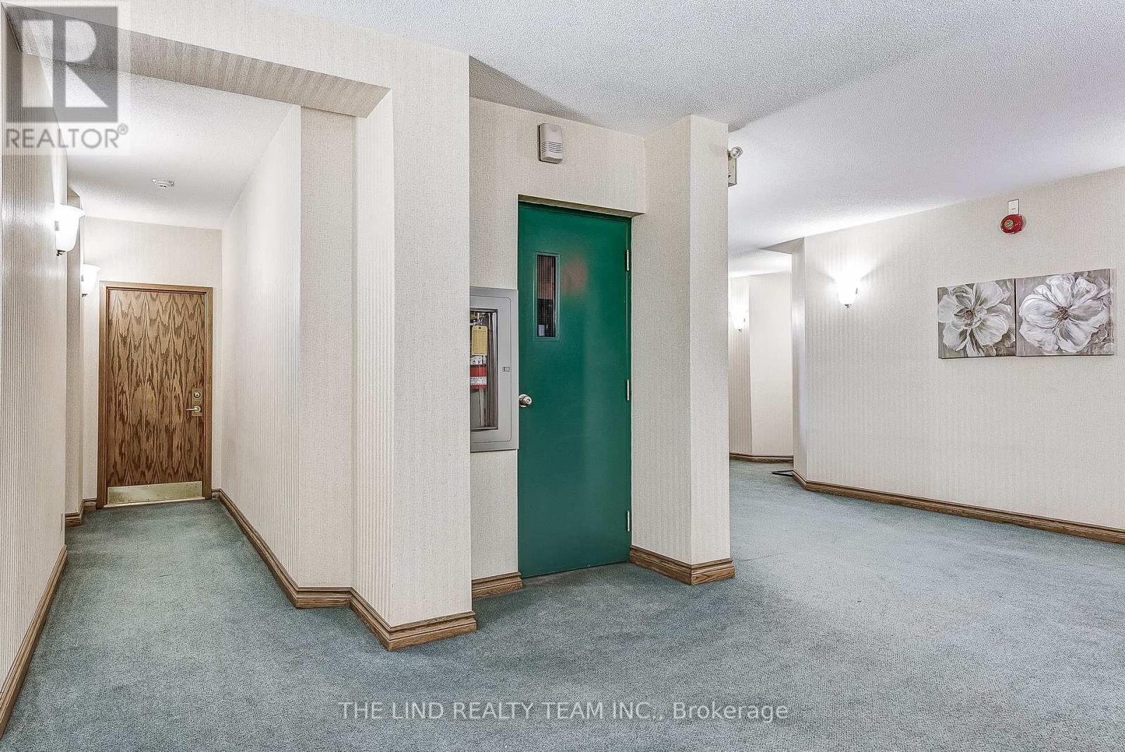 301 - 21 George Street, Aurora, Ontario  L4G 2S1 - Photo 4 - N12629540