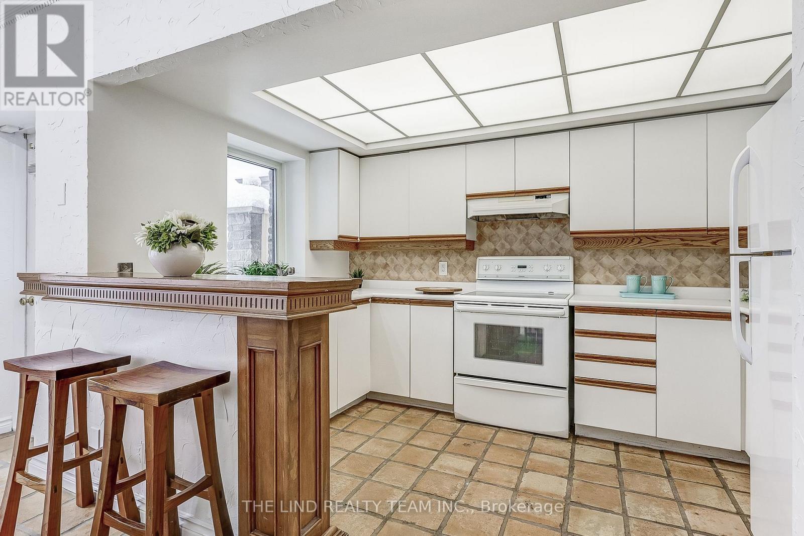 301 - 21 George Street, Aurora, Ontario  L4G 2S1 - Photo 8 - N12629540