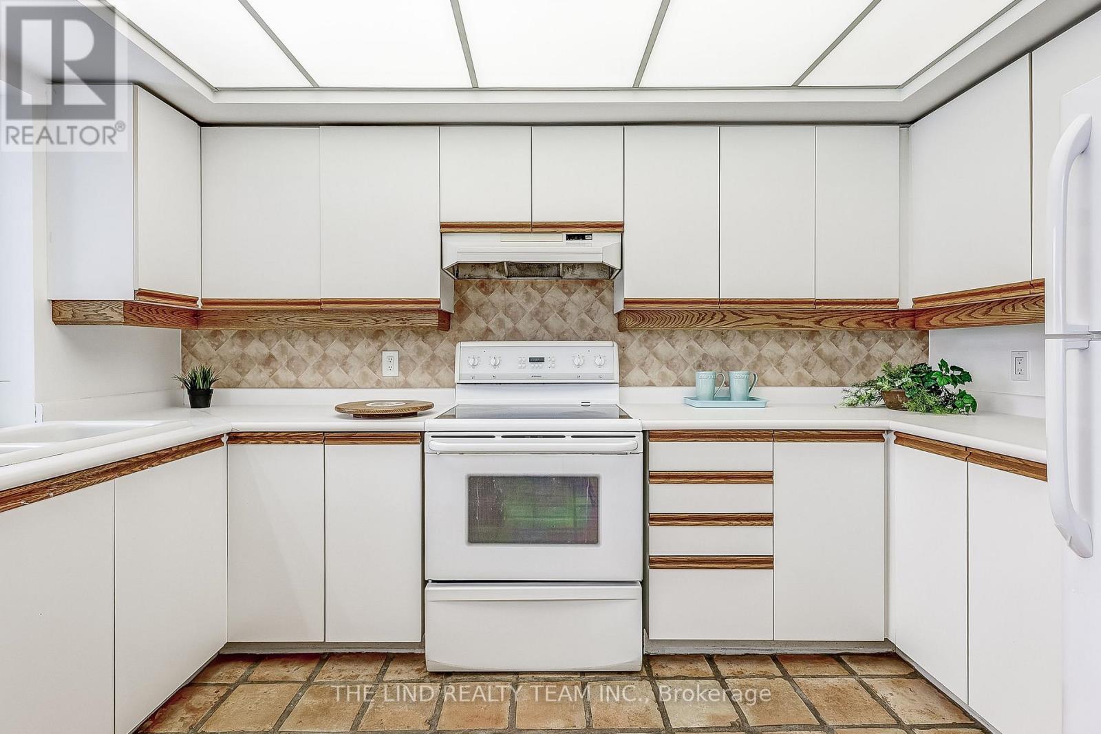 301 - 21 George Street, Aurora, Ontario  L4G 2S1 - Photo 9 - N12629540