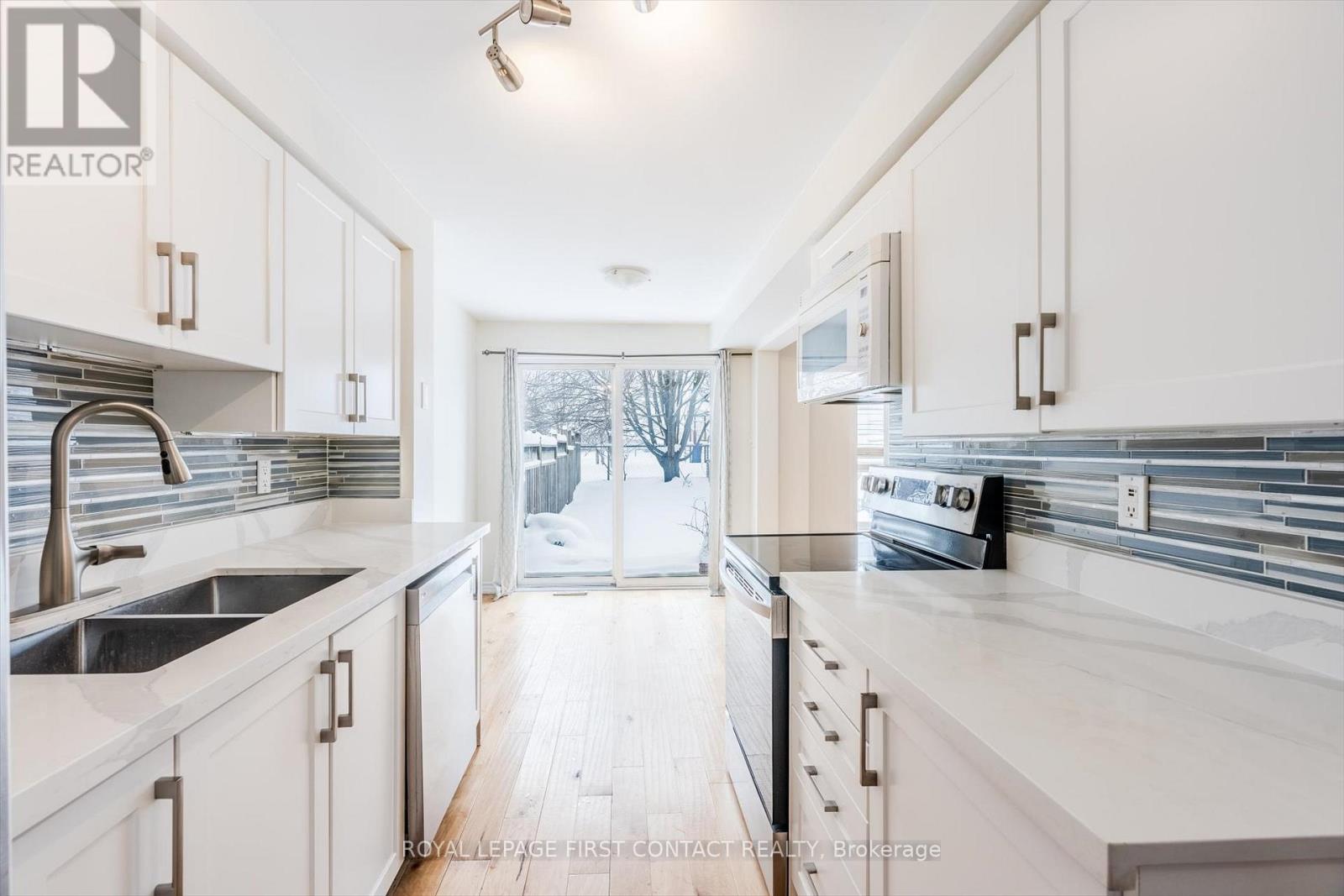 269 Dunsmore Lane, Barrie, Ontario  L4M 7A7 - Photo 2 - S12629416