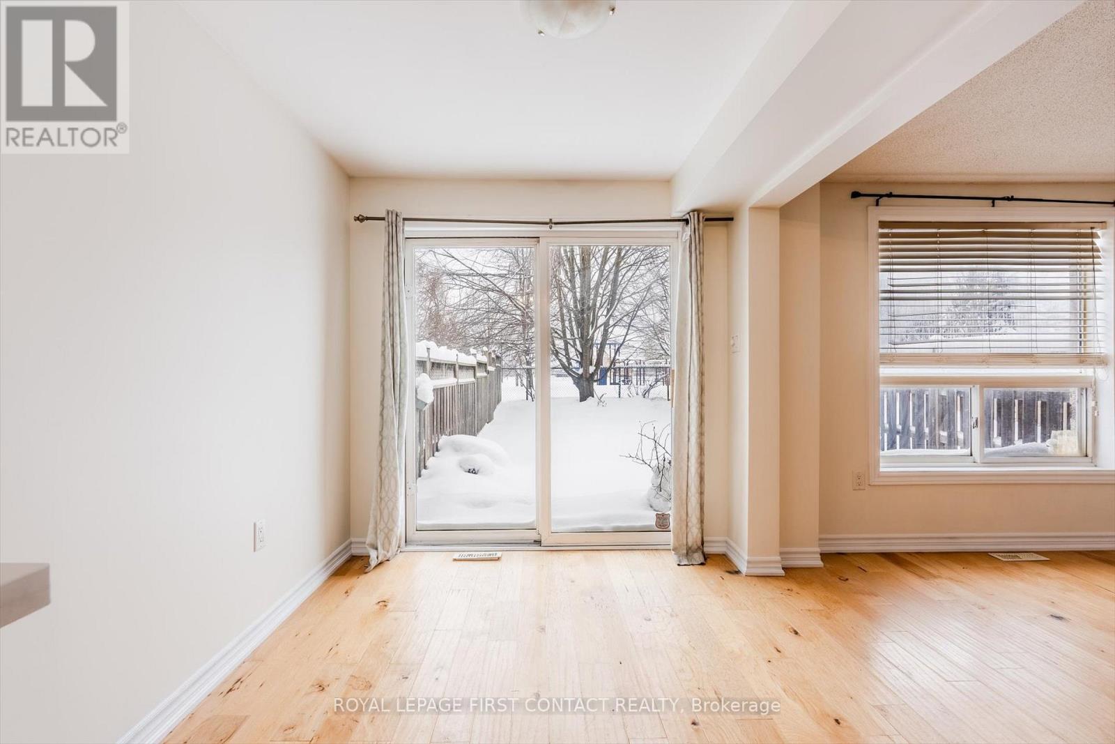 269 Dunsmore Lane, Barrie, Ontario  L4M 7A7 - Photo 5 - S12629416