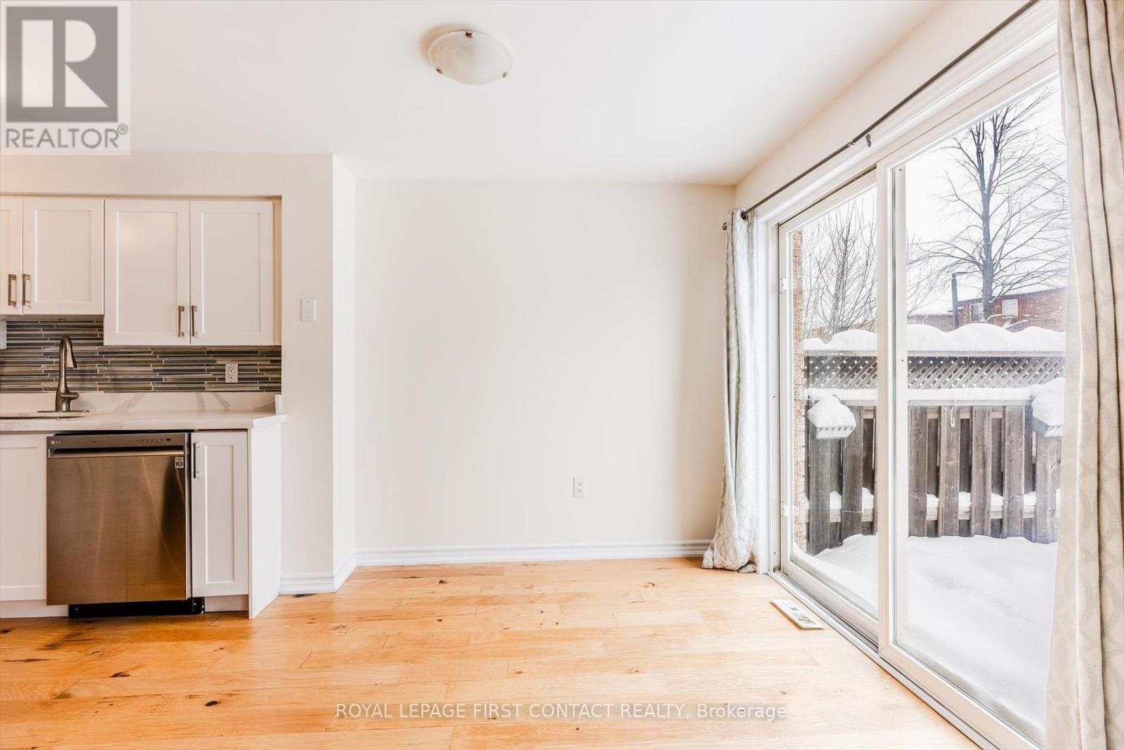 269 Dunsmore Lane, Barrie, Ontario  L4M 7A7 - Photo 6 - S12629416