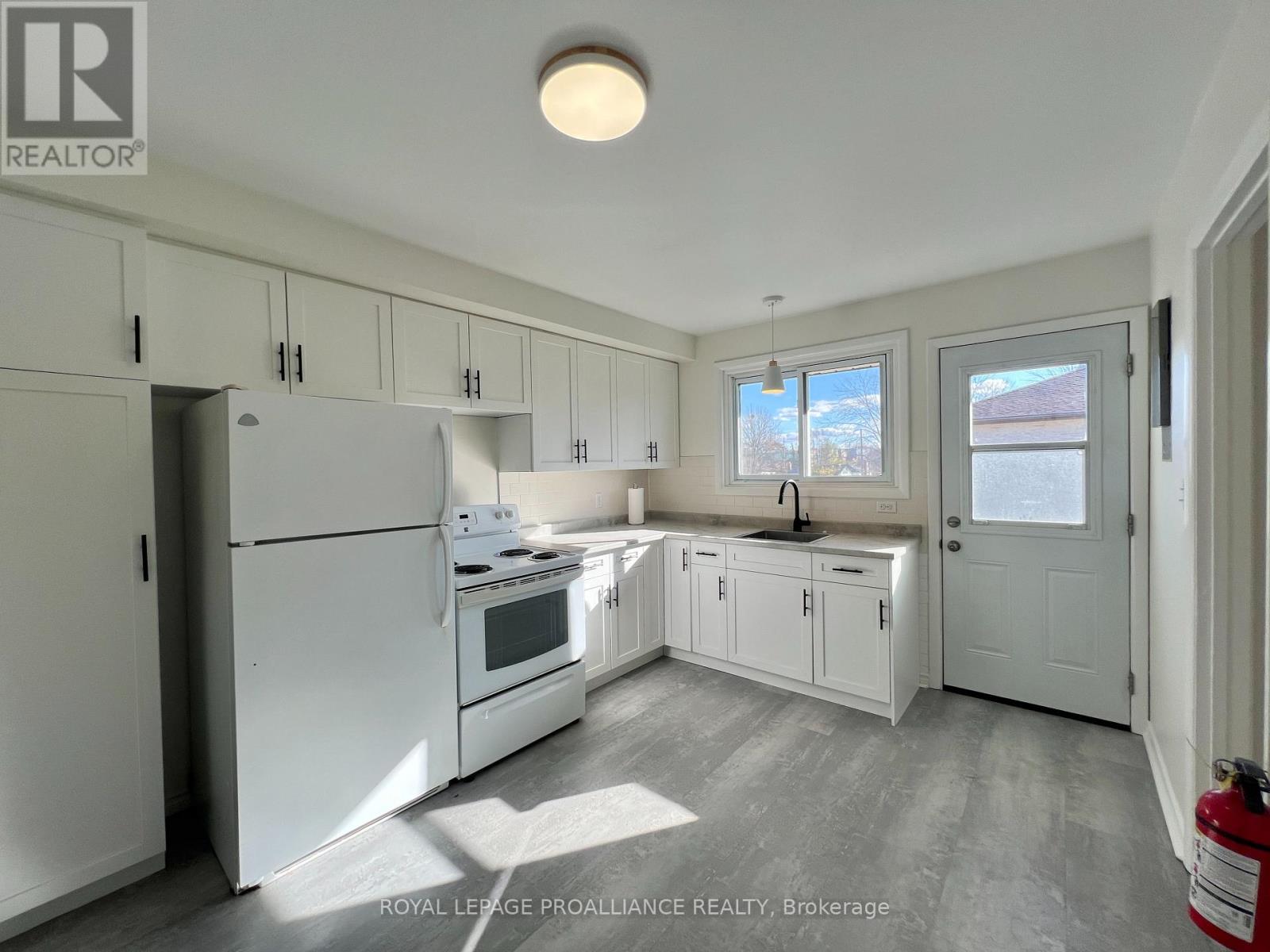 3 - 3 Glenarden Crescent, Belleville, Ontario  K8P 2B9 - Photo 5 - X12629614