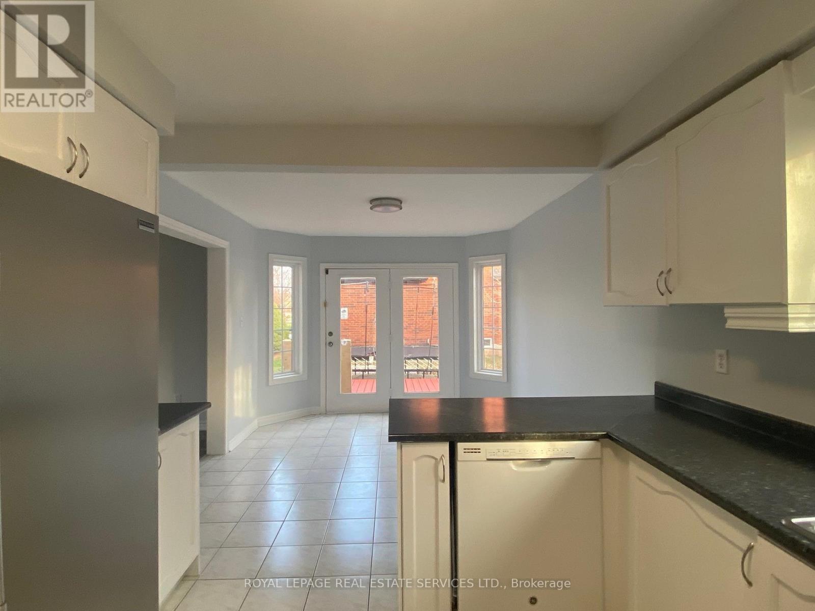 104 Inverhuron Trail, Oakville, Ontario  L6H 5Z4 - Photo 6 - W12629394