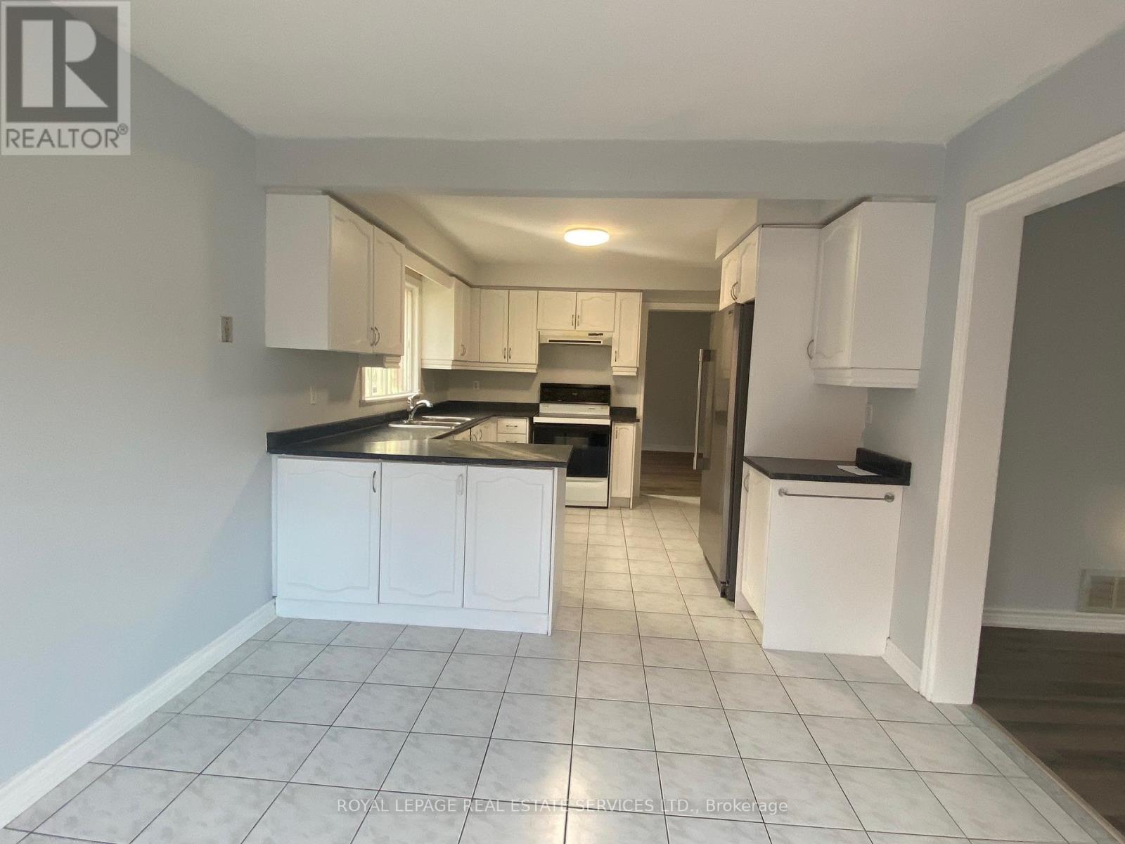 104 Inverhuron Trail, Oakville, Ontario  L6H 5Z4 - Photo 7 - W12629394