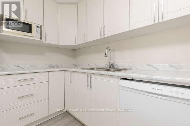 3 - 84 Mill Street, Halton Hills, Ontario  L7G 2C9 - Photo 2 - W12629414