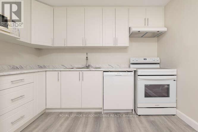 3 - 84 Mill Street, Halton Hills, Ontario  L7G 2C9 - Photo 4 - W12629414