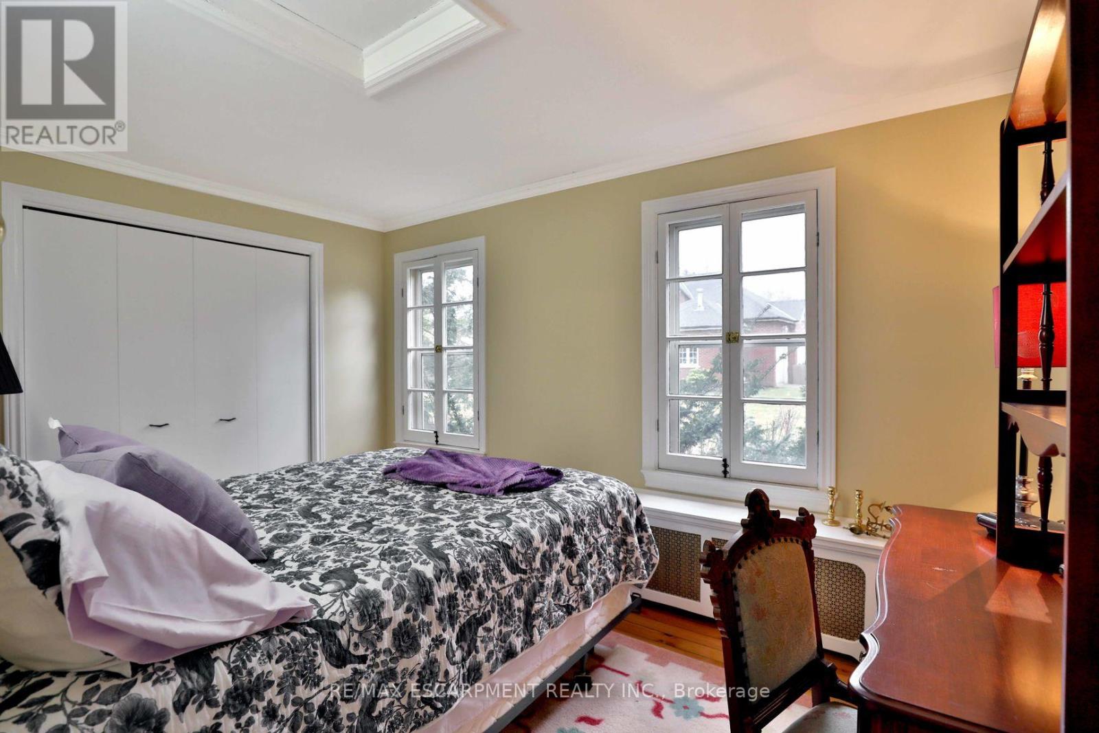 Cottage - 243 Shoreacres Road, Burlington (Shoreacres), Ontario  L7L 2H3 - Photo 11 - W12629422