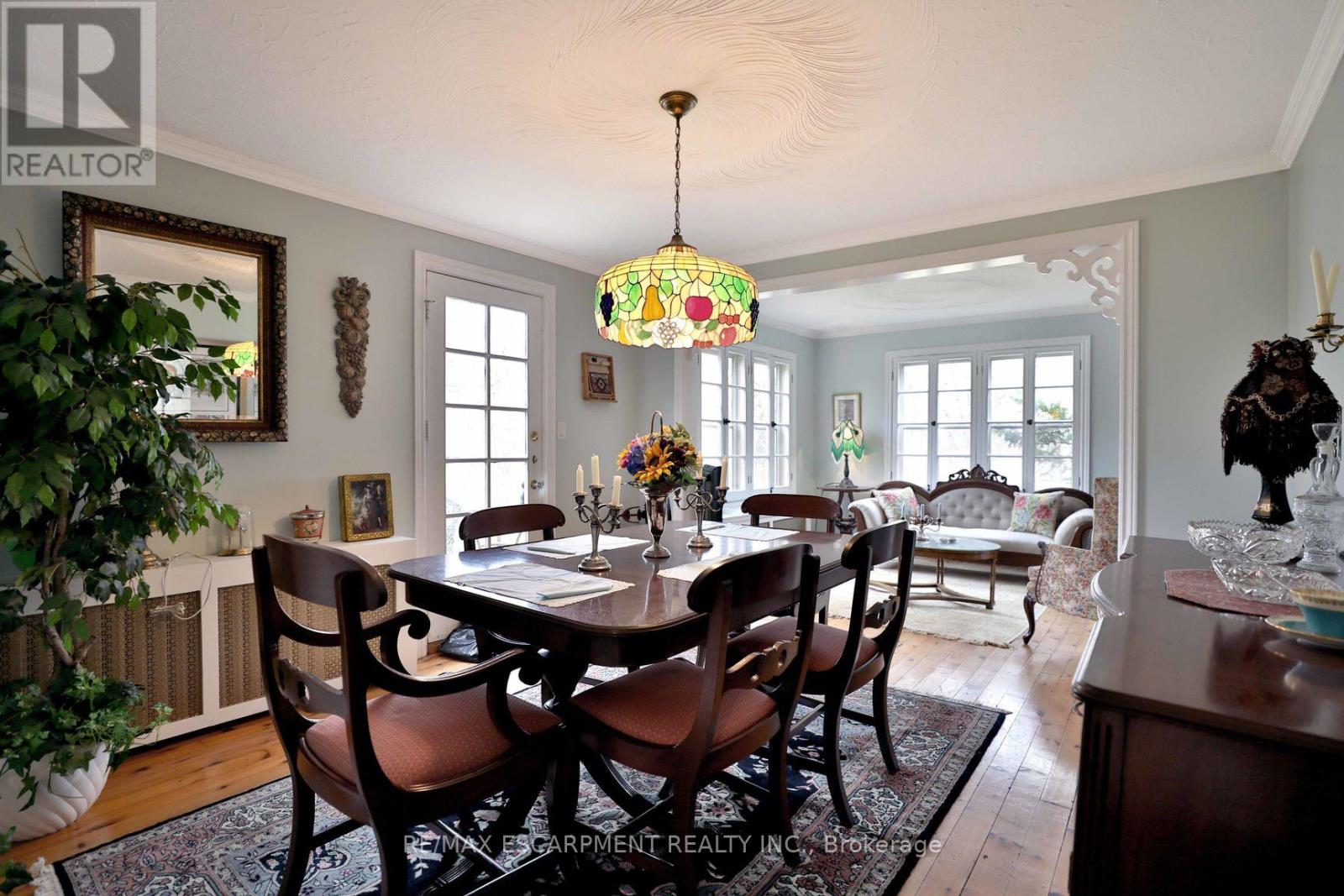 Cottage - 243 Shoreacres Road, Burlington (Shoreacres), Ontario  L7L 2H3 - Photo 7 - W12629422