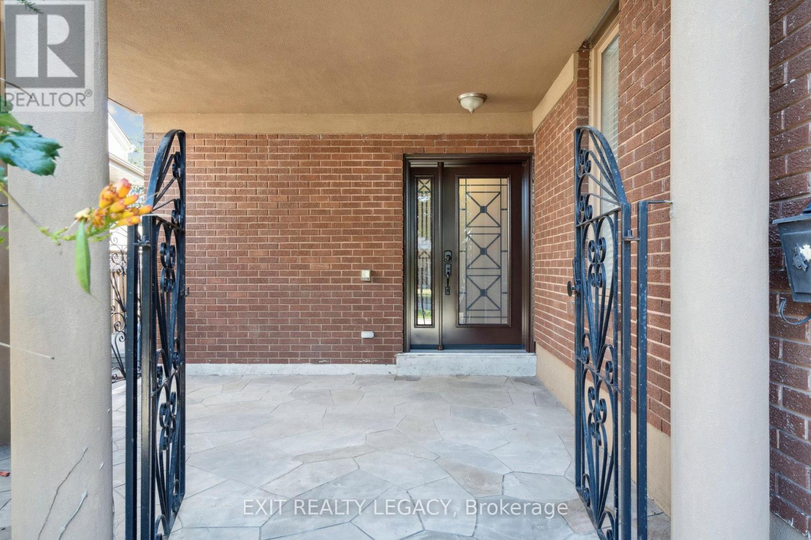 6 Muir Avenue, Toronto, Ontario  M9L 1H3 - Photo 2 - W12629424