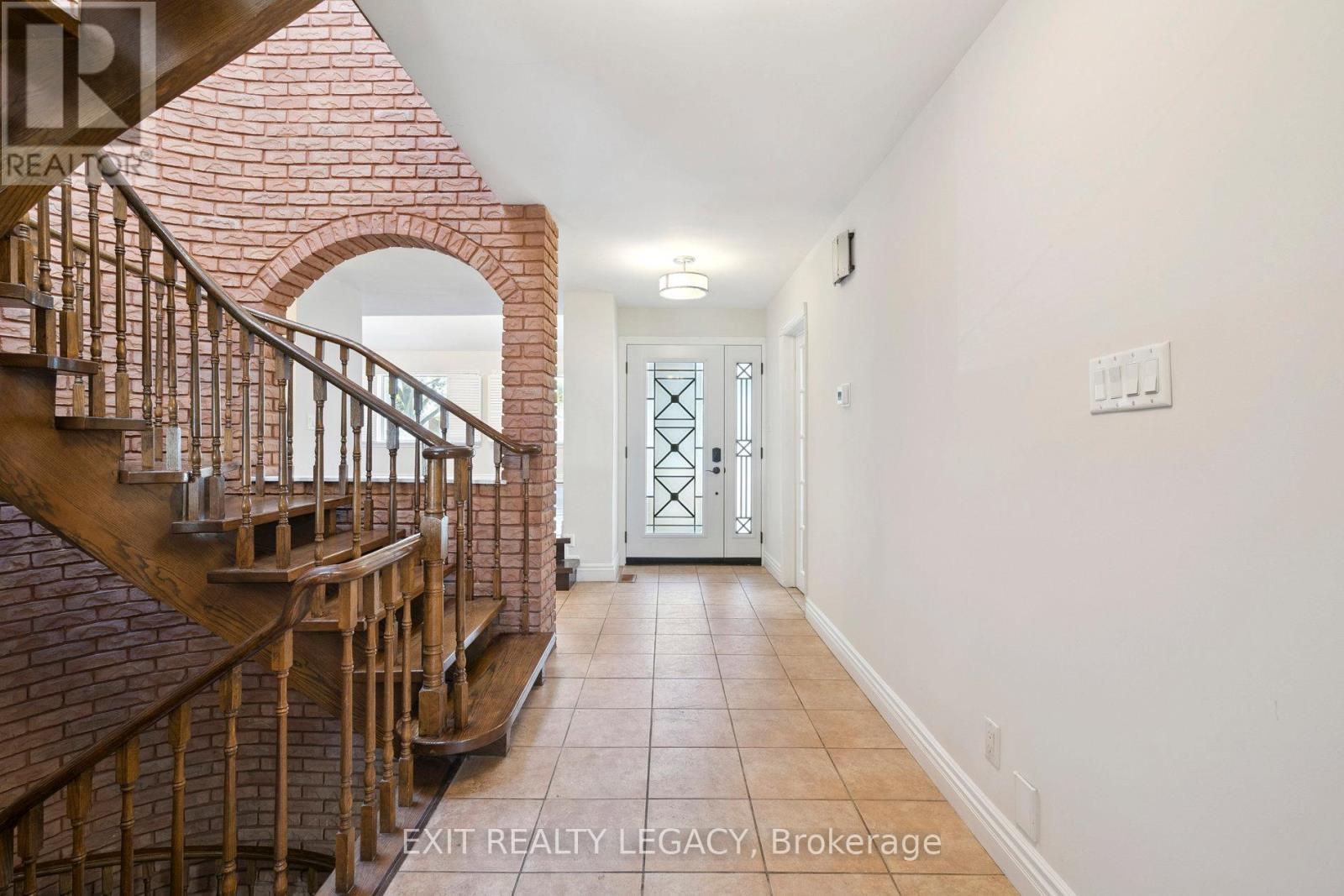 6 Muir Avenue, Toronto, Ontario  M9L 1H3 - Photo 4 - W12629424