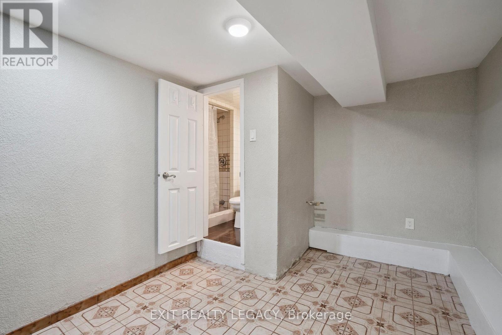 6 Muir Avenue, Toronto, Ontario  M9L 1H3 - Photo 42 - W12629424