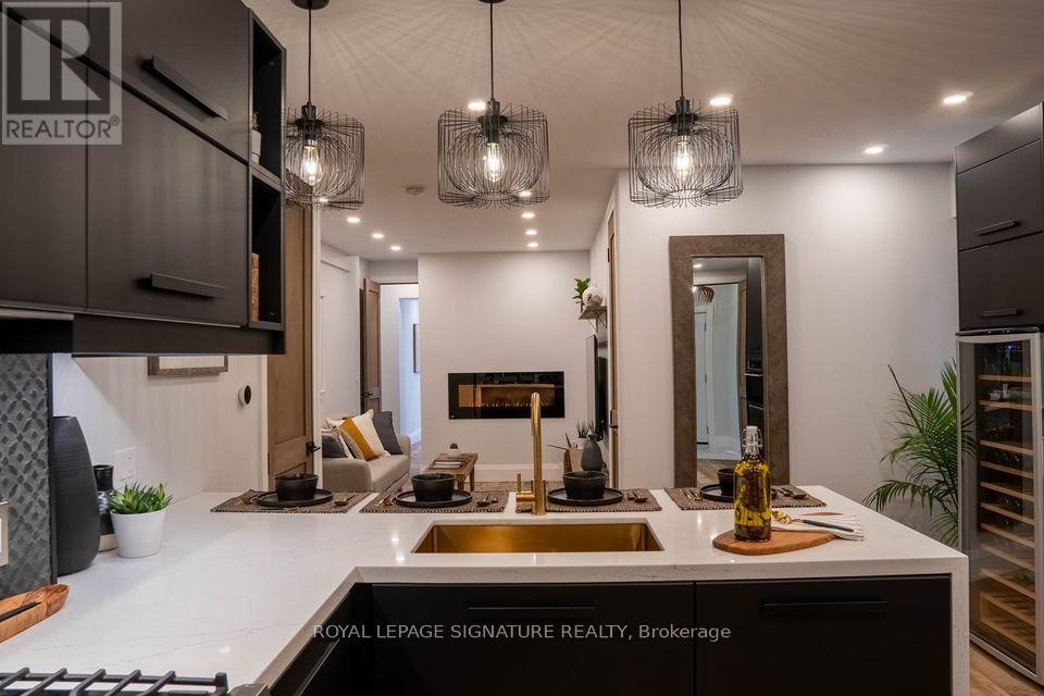 Main - 166 Oakmount Road, Toronto, Ontario  M6P 2M9 - Photo 4 - W12629448